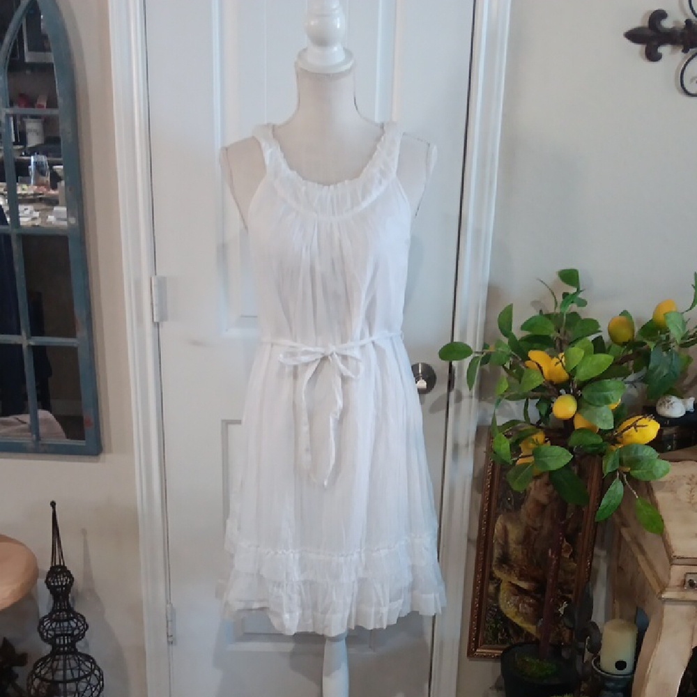 TALBOTS Established 1947 Elegant White Sleeveless Dress Size 8 Petite